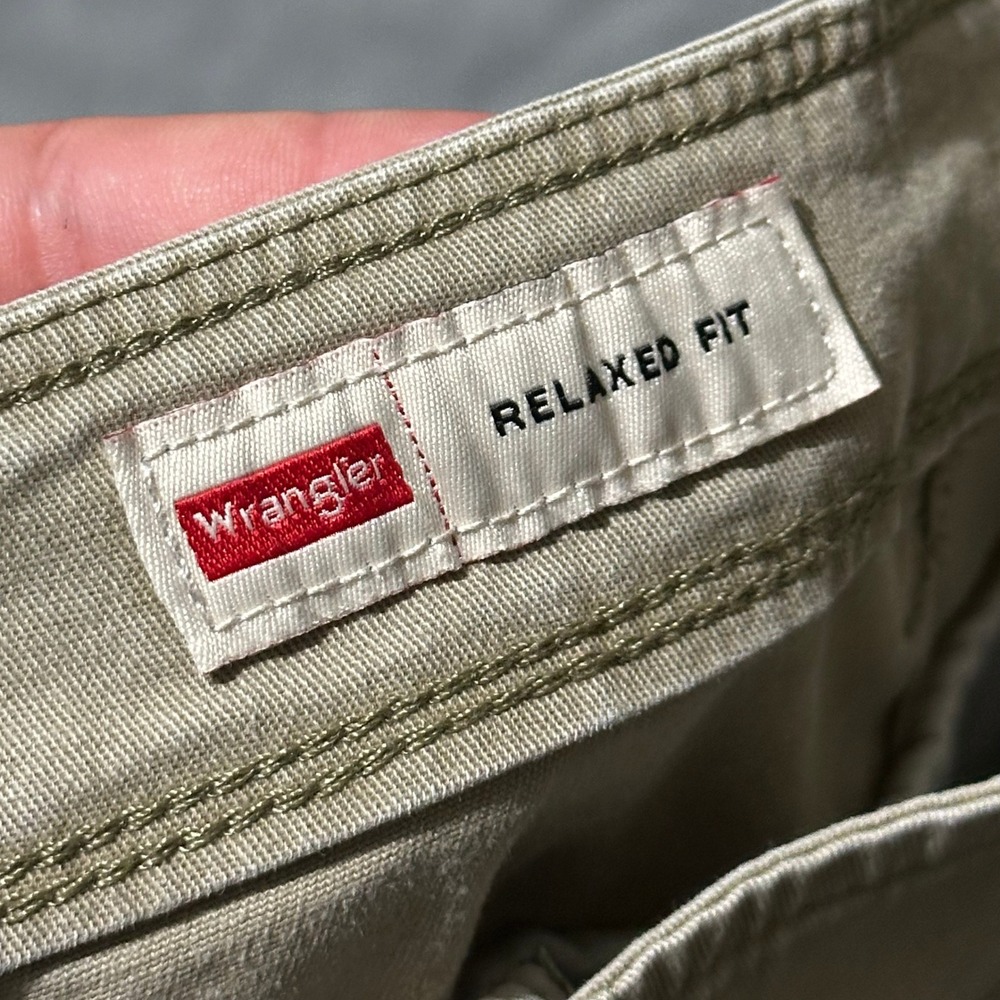 Wrangler Mens Cargo Shorts Bundle 2 Pair Khaki Tan and Camo Size 36 Utility - Picture 10 of 10
